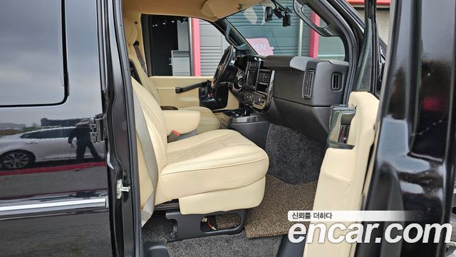 Chevrolet Express Van 2017 — photo 11