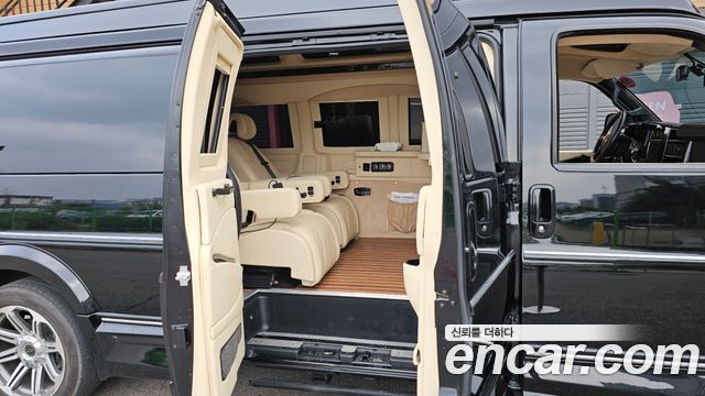 Chevrolet Express Van 2017 — photo 12