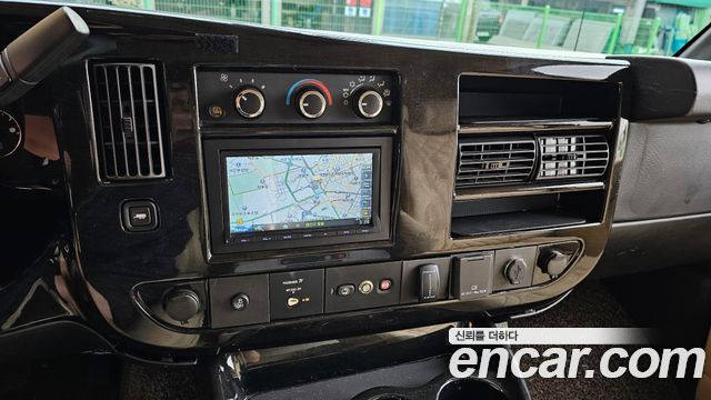 Chevrolet Express Van 2017 — photo 14