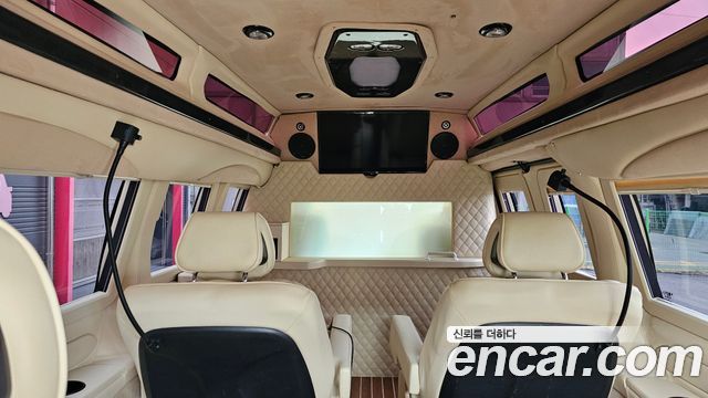 Chevrolet Express Van 2017 — photo 19