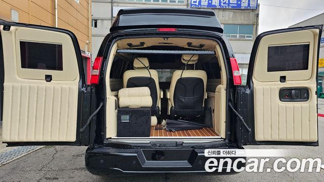 Chevrolet Express Van 2017 — photo 20