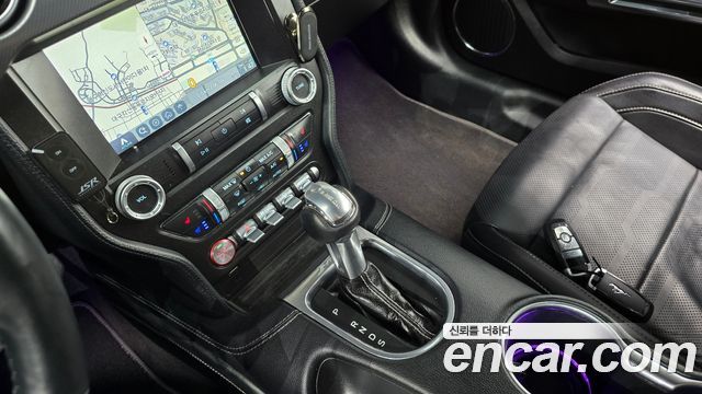Ford Mustang 2020 — photo 9