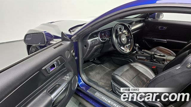 Ford Mustang 2020 — photo 10
