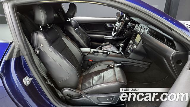 Ford Mustang 2020 — photo 11