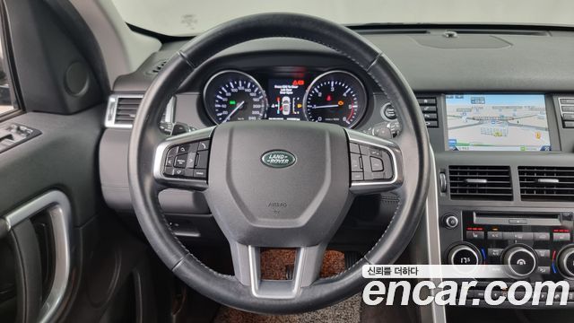Land Rover Discovery Sport 2016 — photo 13