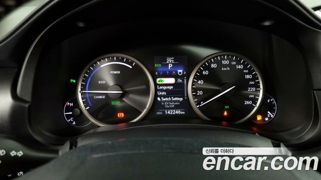 Lexus NX 2017 — photo 8