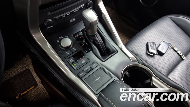 Lexus NX 2017 — photo 9