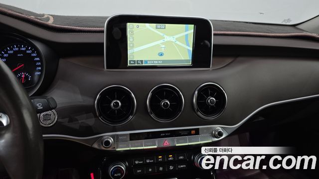 Kia Stinger 2018 — photo 15