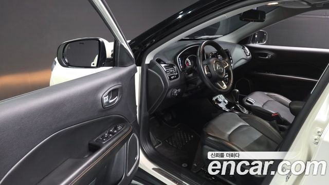 Jeep Compass 2019 — photo 11