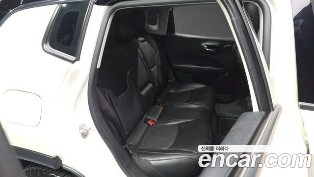 Jeep Compass 2019 — photo 12