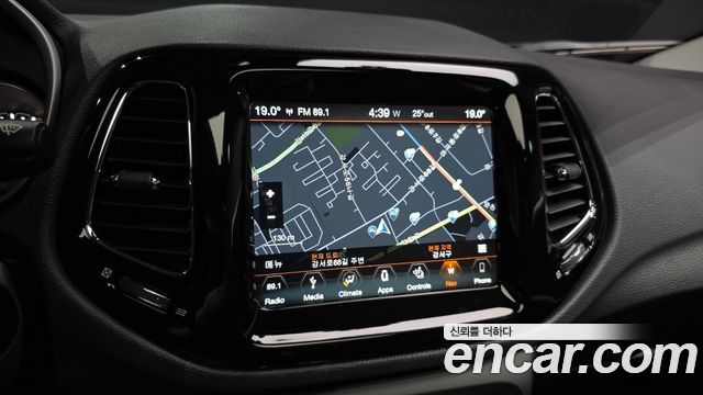 Jeep Compass 2019 — photo 14
