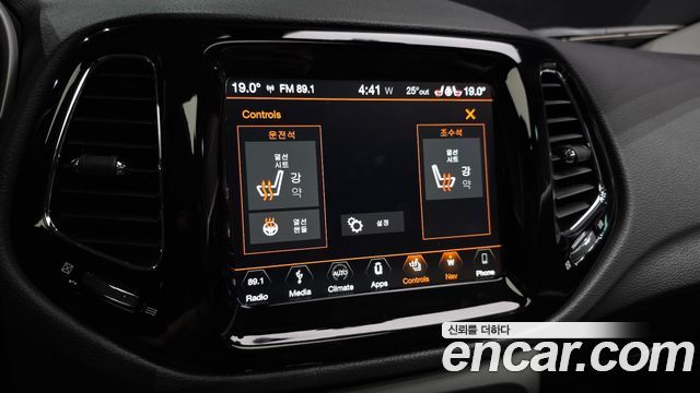 Jeep Compass 2019 — photo 17