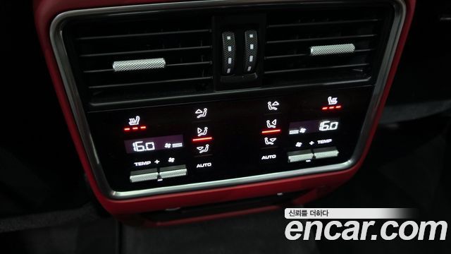 Porsche Cayenne 2020 — photo 17