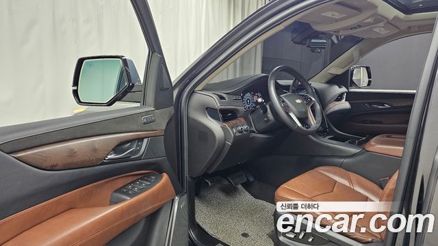 Cadillac Escalade 2018 — photo 10