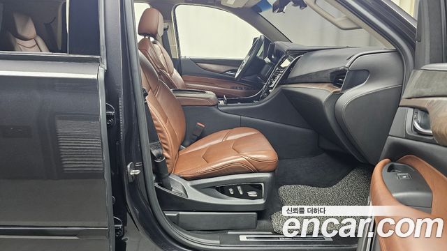 Cadillac Escalade 2018 — photo 11