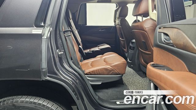 Cadillac Escalade 2018 — photo 12