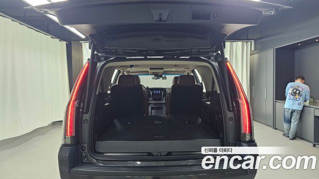 Cadillac Escalade 2018 — photo 20