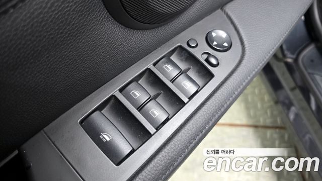 BMW 3-Series 2010 — photo 13