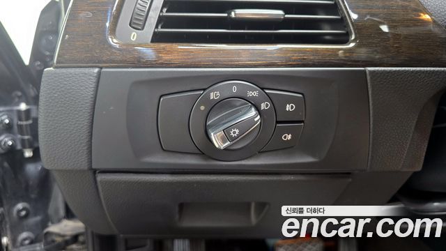 BMW 3-Series 2010 — photo 14