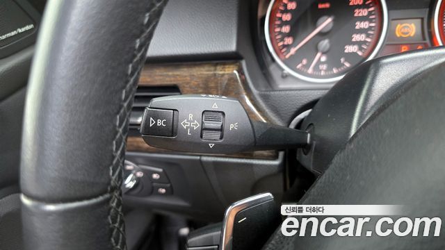 BMW 3-Series 2010 — photo 16
