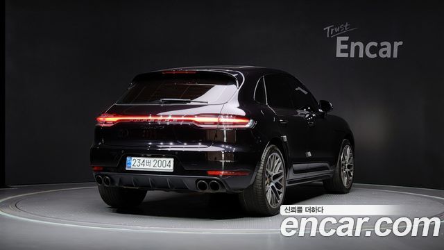 Porsche Macan 2021 — photo 2