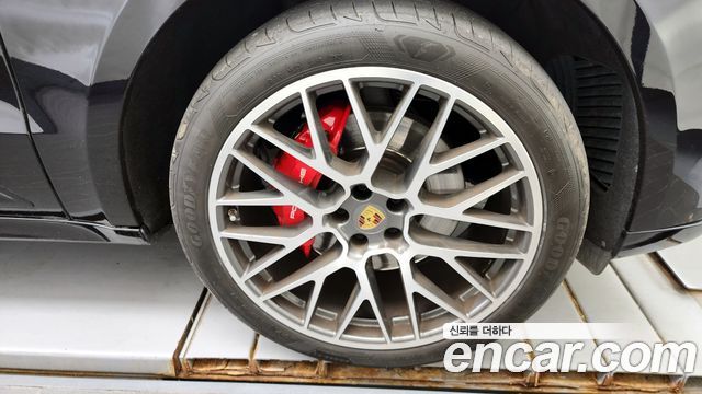 Porsche Macan 2021 — photo 5
