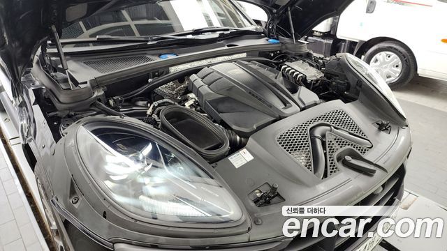 Porsche Macan 2021 — photo 6