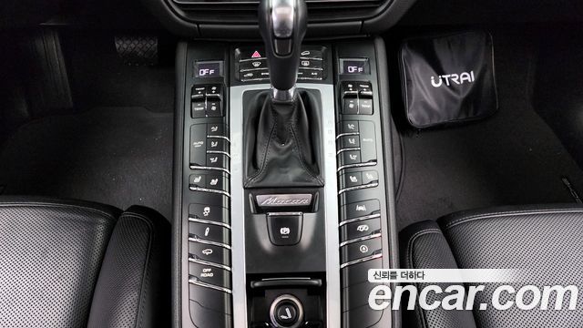 Porsche Macan 2021 — photo 9