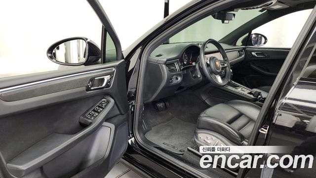 Porsche Macan 2021 — photo 10