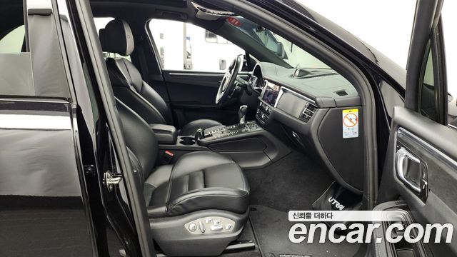 Porsche Macan 2021 — photo 11
