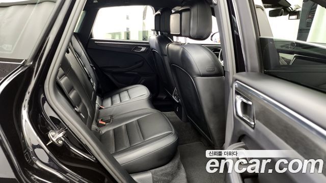 Porsche Macan 2021 — photo 12