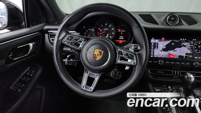 Porsche Macan 2021 — photo 13