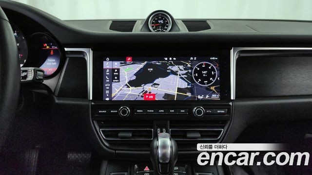 Porsche Macan 2021 — photo 14