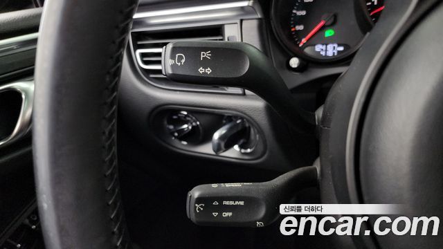 Porsche Macan 2021 — photo 17