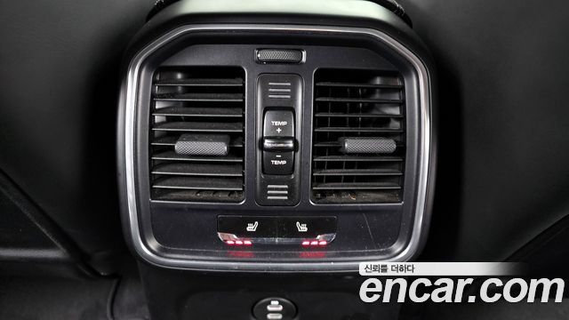 Porsche Macan 2021 — photo 19