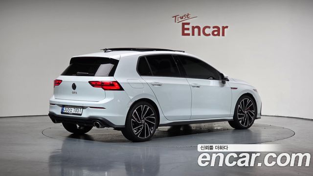 Volkswagen Golf 2024 — photo 2