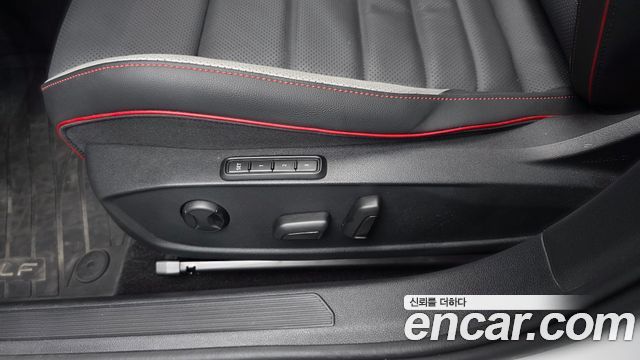 Volkswagen Golf 2024 — photo 17