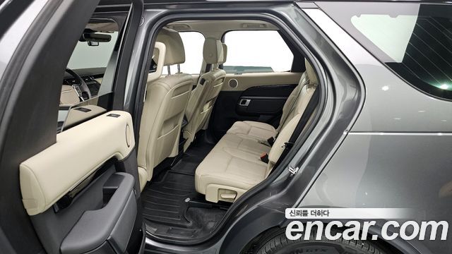 Land Rover Discovery 2018 — photo 11