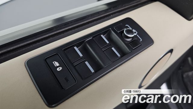 Land Rover Discovery 2018 — photo 12