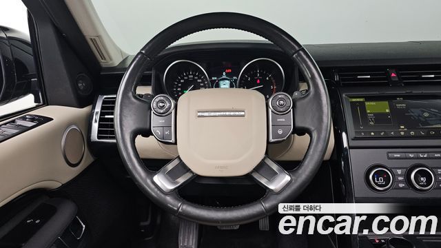 Land Rover Discovery 2018 — photo 13