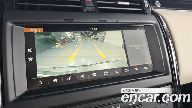 Land Rover Discovery 2018 — photo 16