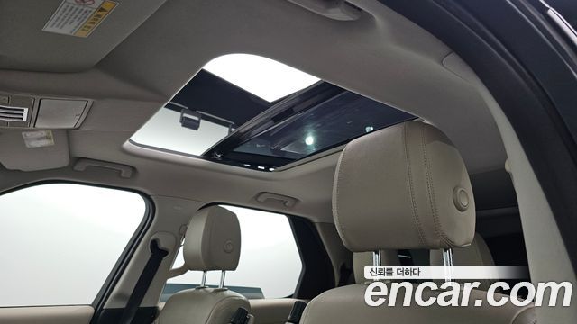 Land Rover Discovery 2018 — photo 18