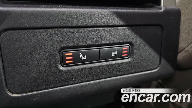 Land Rover Discovery 2018 — photo 19