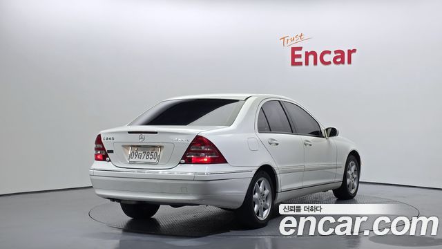 Mercedes-Benz C-Class 2004 — photo 2