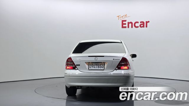 Mercedes-Benz C-Class 2004 — photo 4