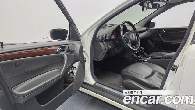 Mercedes-Benz C-Class 2004 — photo 11
