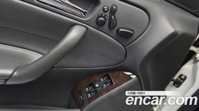 Mercedes-Benz C-Class 2004 — photo 17