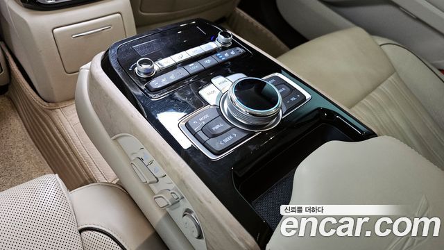 Genesis G90 2019 — photo 19