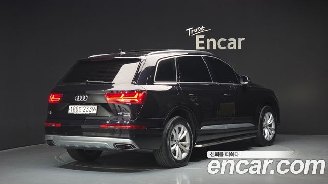 Audi Q7 2019 — photo 2