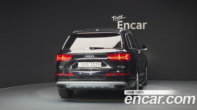 Audi Q7 2019 — photo 4
